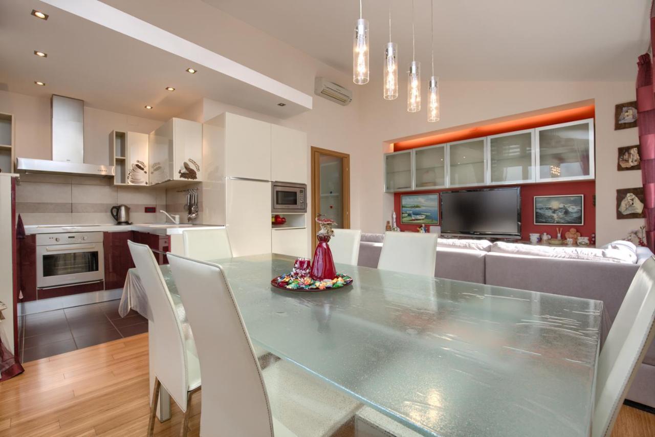 Tomisha Apartment Пиешчана Увала Екстериор снимка