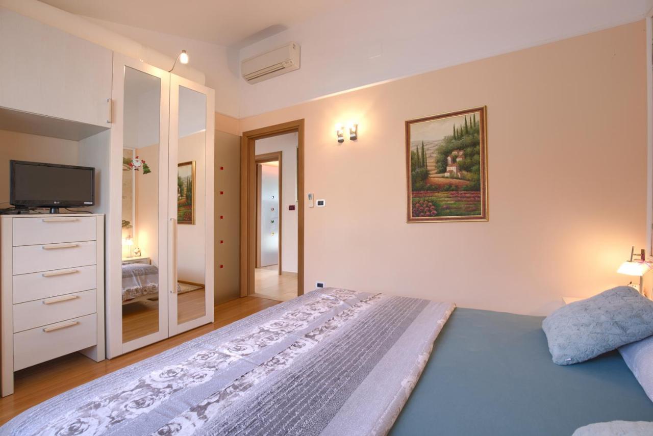 Tomisha Apartment Пиешчана Увала Екстериор снимка