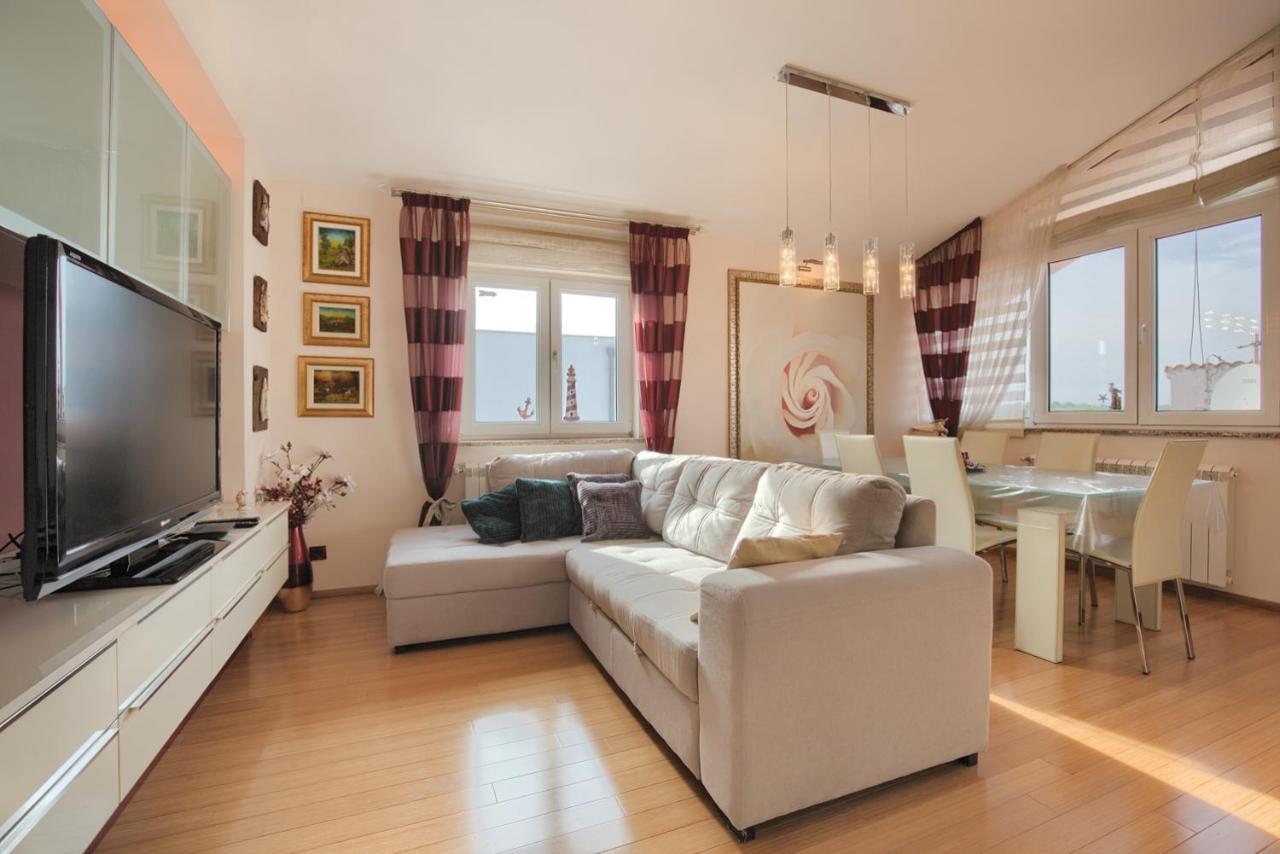 Tomisha Apartment Пиешчана Увала Екстериор снимка