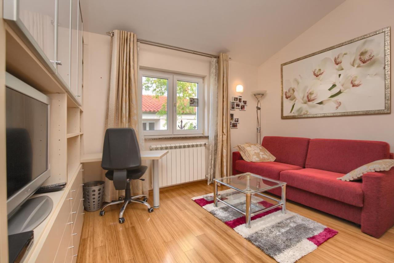 Tomisha Apartment Пиешчана Увала Екстериор снимка