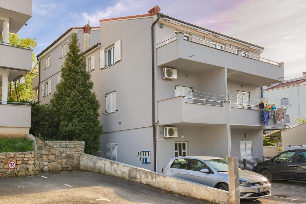 Tomisha Apartment Пиешчана Увала Екстериор снимка